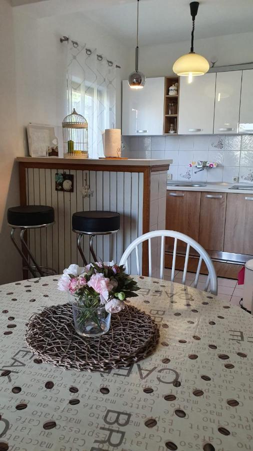 Apartmani Sofia Нивице Екстериор снимка