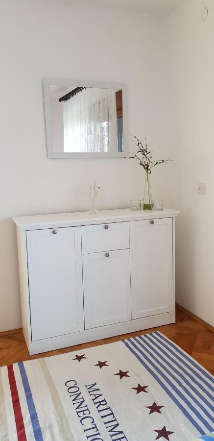 Apartmani Sofia Нивице Екстериор снимка